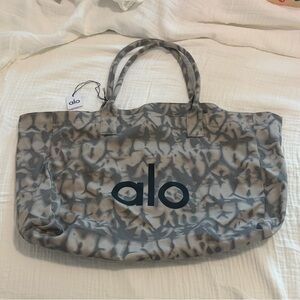 ALO Yoga Gray and Black Patterned Tote Bag